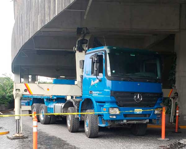 Renta de Grúa Industrial bajo techo