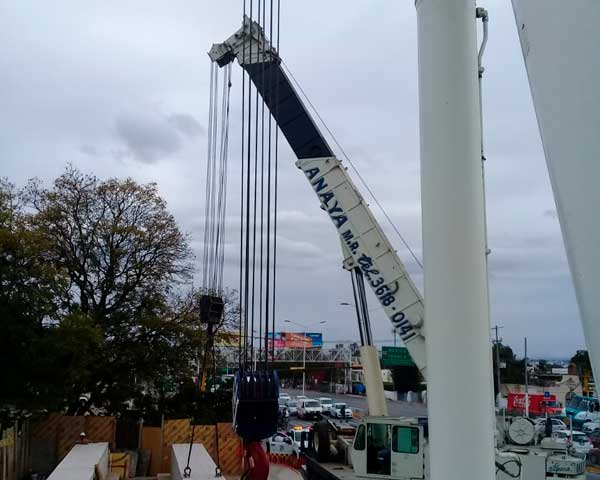 Renta de Grúa Industrial bajo techo